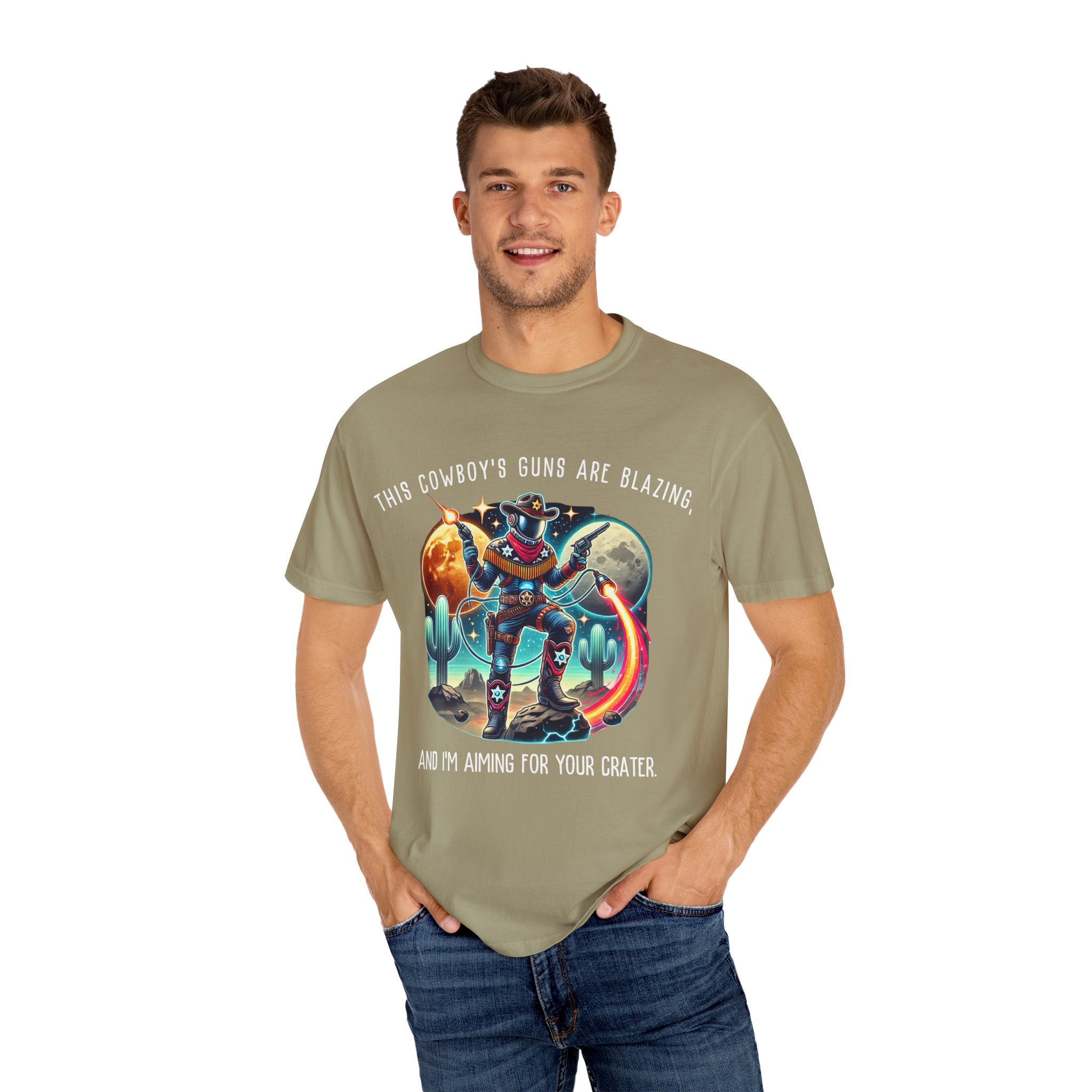Maglietta unisex con grafica da cowboy - "Le pistole di questo cowboy sono fiammeggianti"