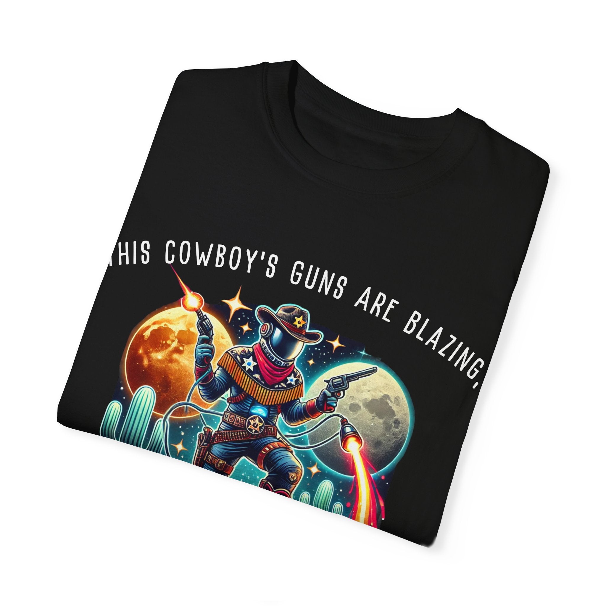 Maglietta unisex con grafica da cowboy - "Le pistole di questo cowboy sono fiammeggianti"