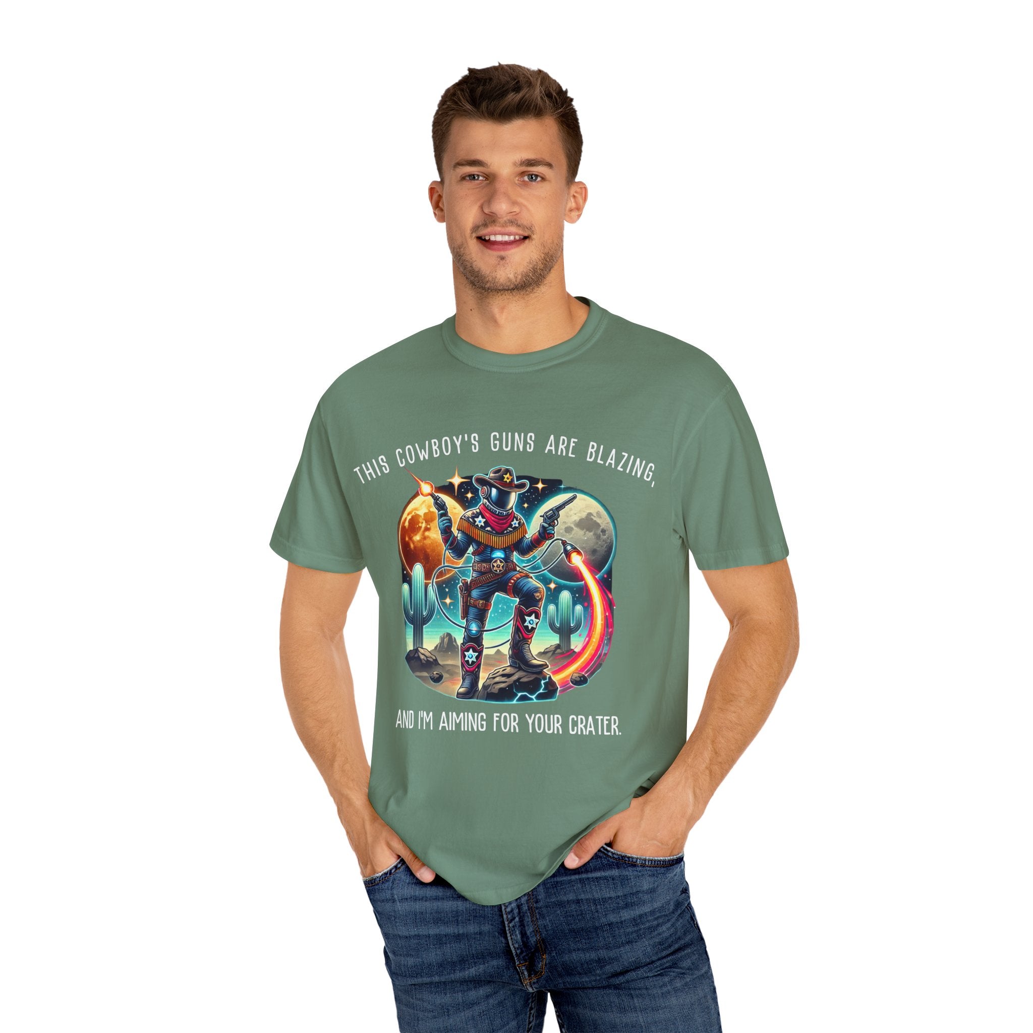 Maglietta unisex con grafica da cowboy - "Le pistole di questo cowboy sono fiammeggianti"