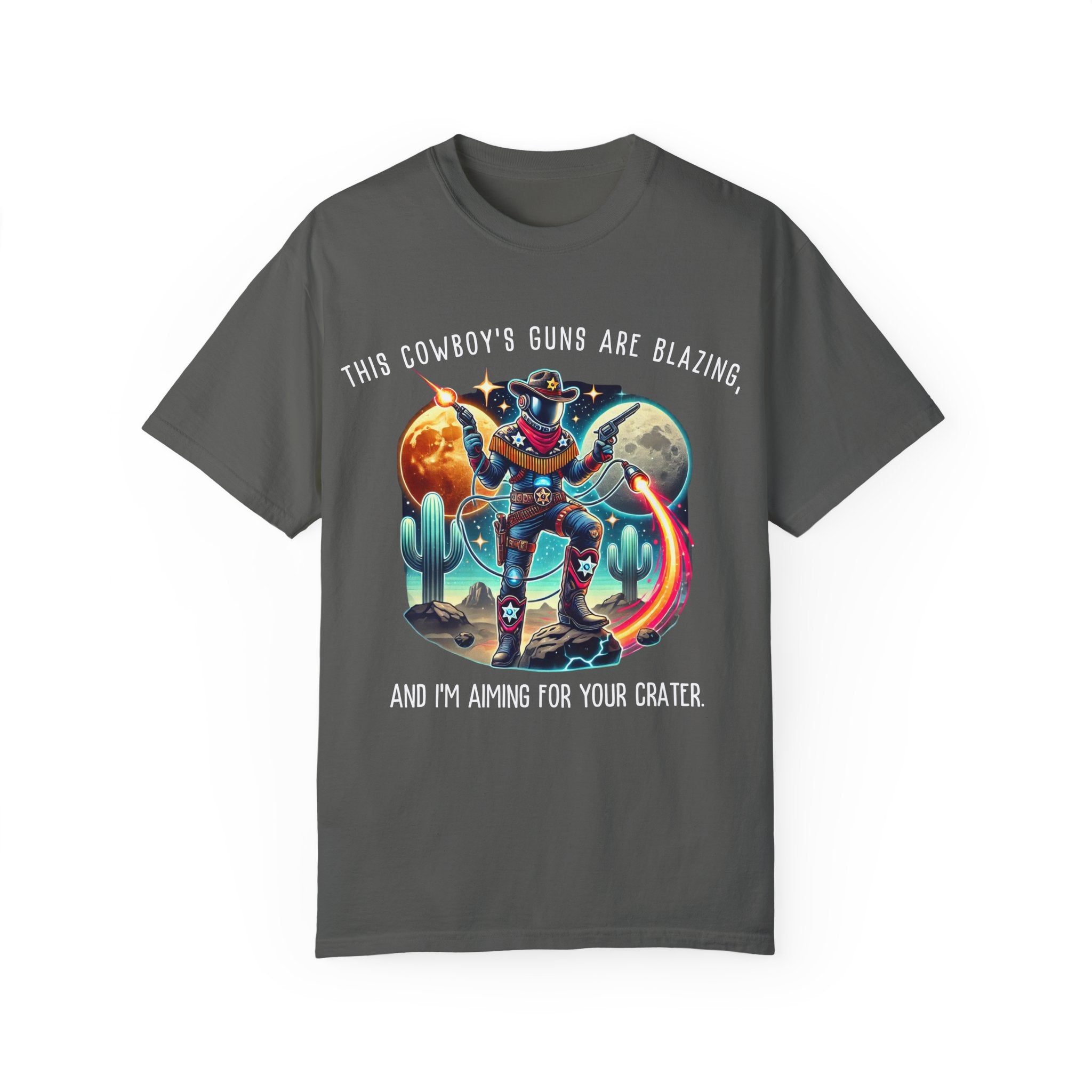 Maglietta unisex con grafica da cowboy - "Le pistole di questo cowboy sono fiammeggianti"