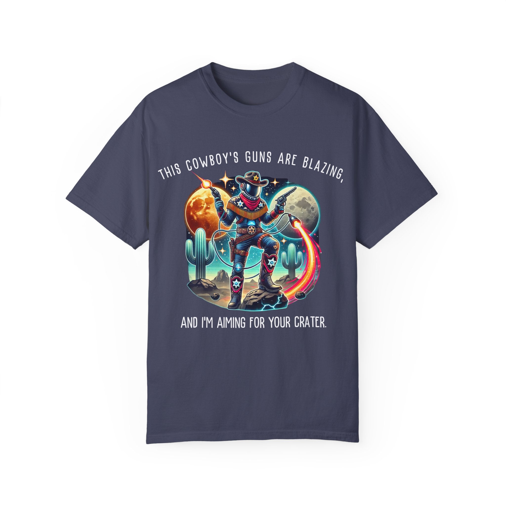 Maglietta unisex con grafica da cowboy - "Le pistole di questo cowboy sono fiammeggianti"
