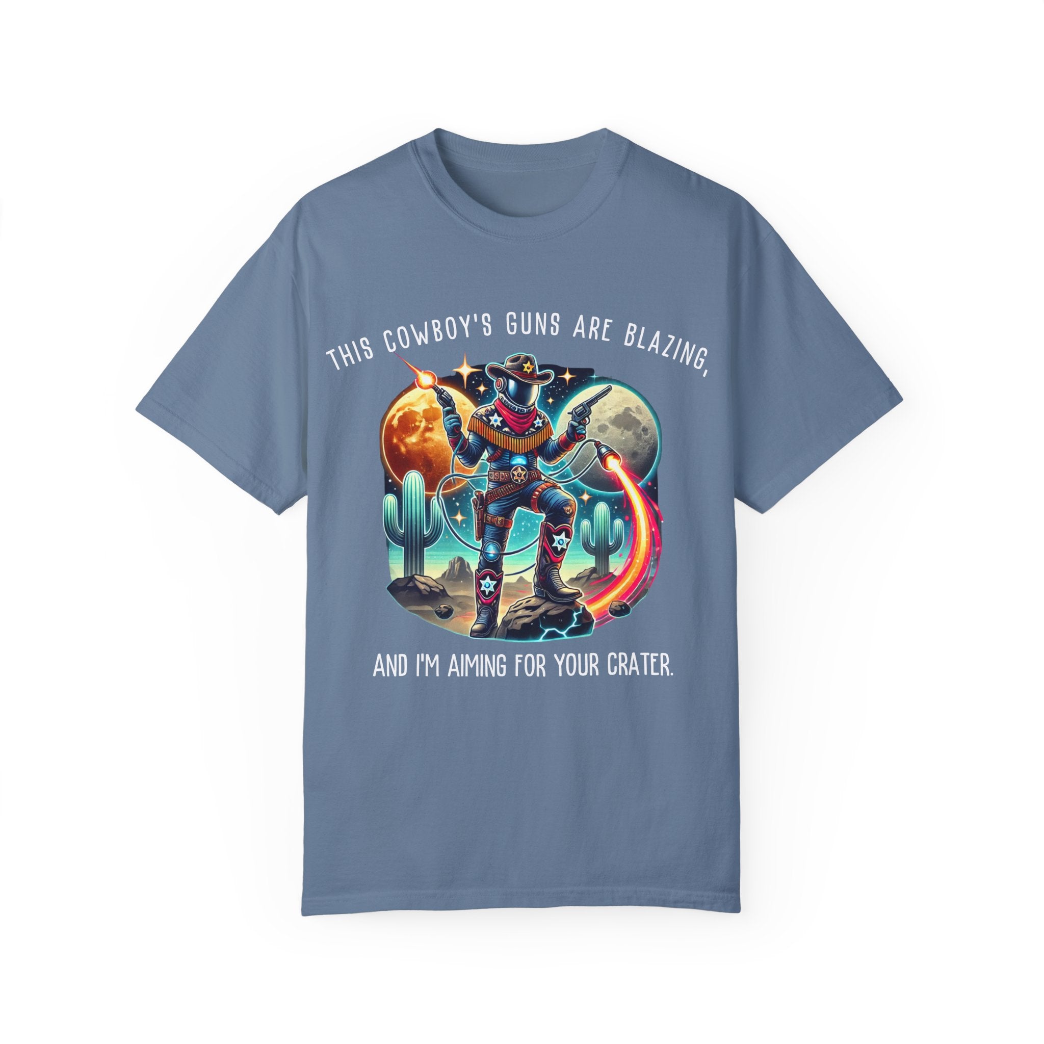 Maglietta unisex con grafica da cowboy - "Le pistole di questo cowboy sono fiammeggianti"